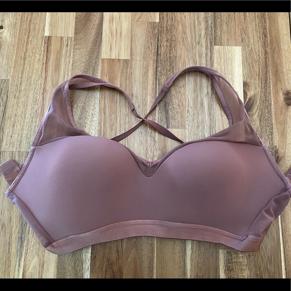 Incredible Medium Support Plunge Sport Bra. EUC